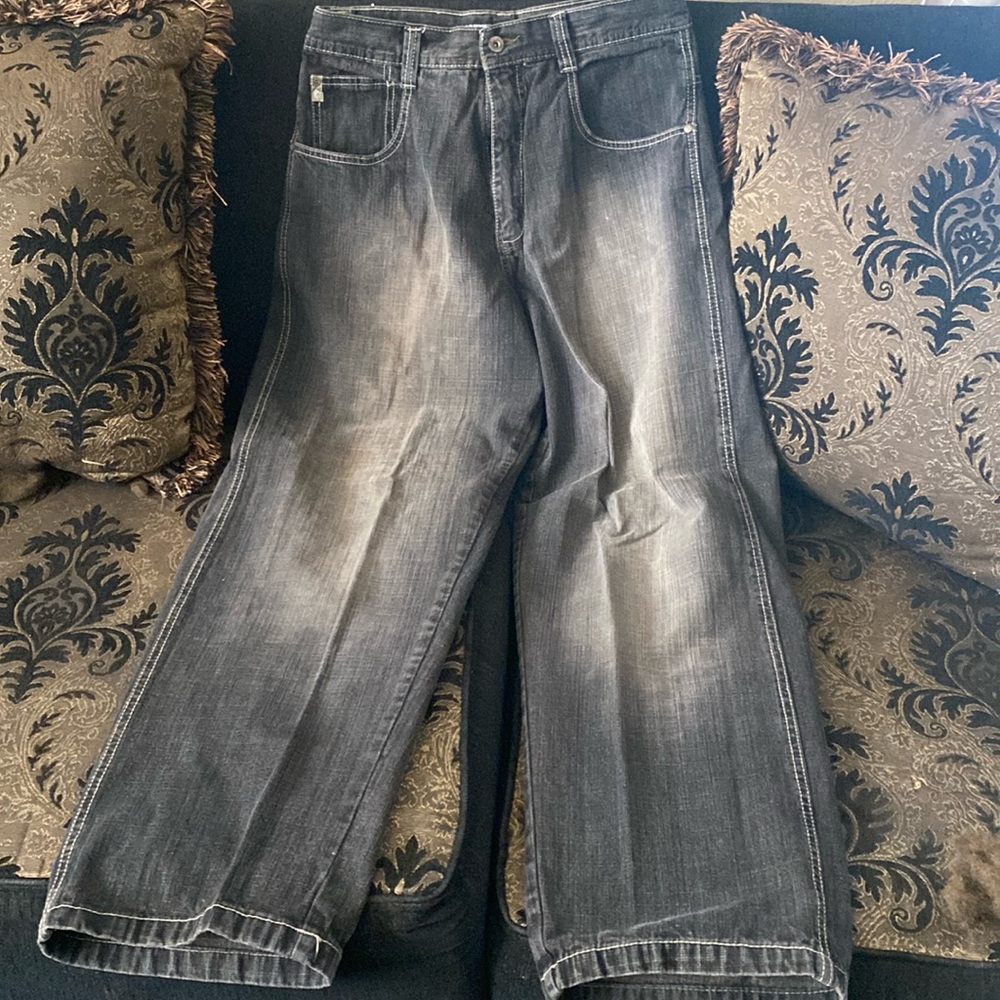 Medium grey jeans in men, with the size 32 regular in men and made by southpole.